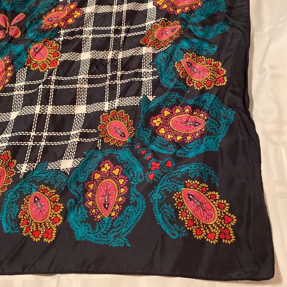 Vintage Diane Von Furstenberg Paisley Scarf 43” x 43” - Picture 14 of 16